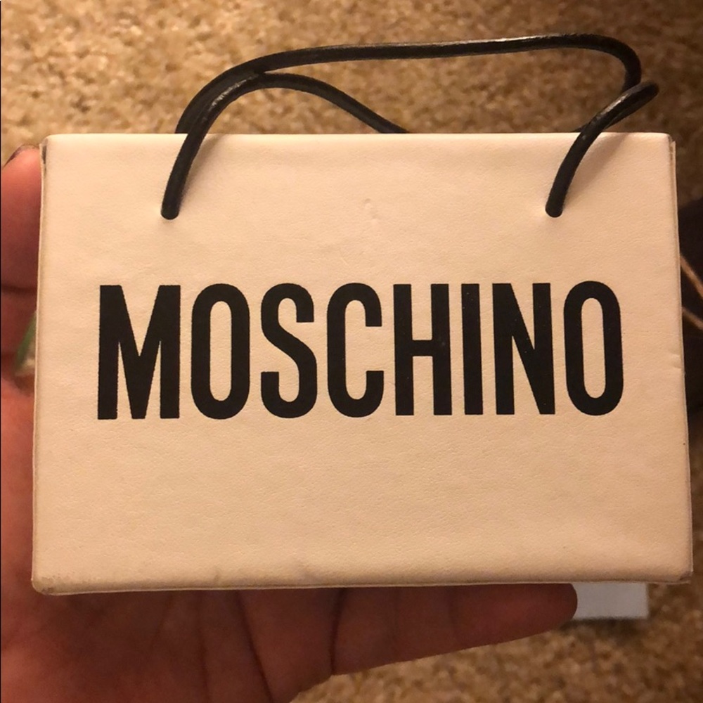 Moschino shopping bag malibu eyeshadow palette